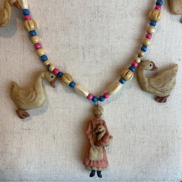 Vintage GrandmaCore Goose 🪿 Beaded Necklace - Picture 4 of 5